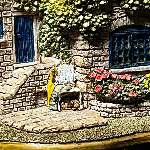 Lilliput Lane | Bo Peep Tea Room | English Tea Room Collection - Picture 12 of 13